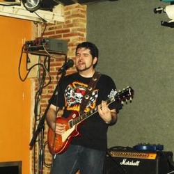 Victor Velasco en Hangar 19