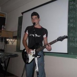 Alex en el concierto benefico de 2010